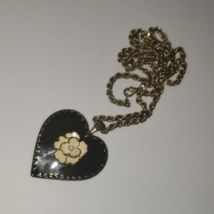 Blabk heart necklace